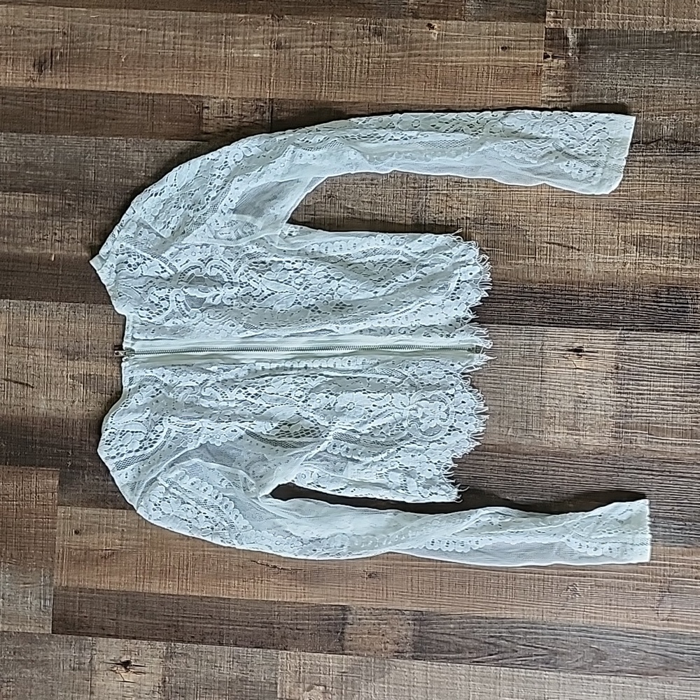 Sheer white lace zip up crop top - Picture 3 of 4